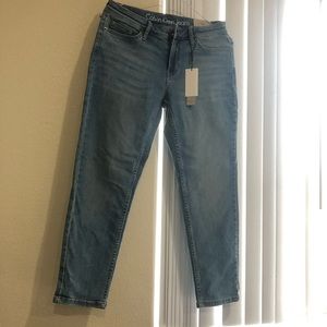 NWT Calvin Klein Capri jeans